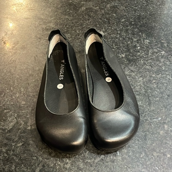 Classic Black Women's Flats - Picture 2 of 7